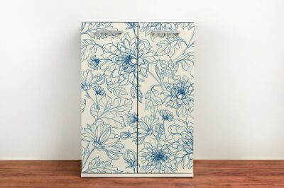 Flores azules sobre fondo beige – Vinilo para muebles