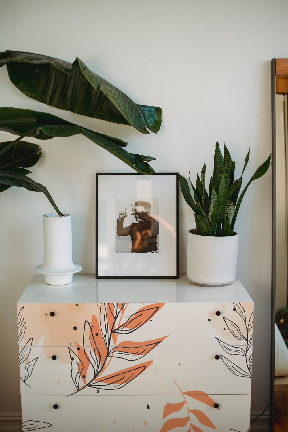 Hojas en naranja dibujadas a mano - Vinilo para muebles - Imagen 3